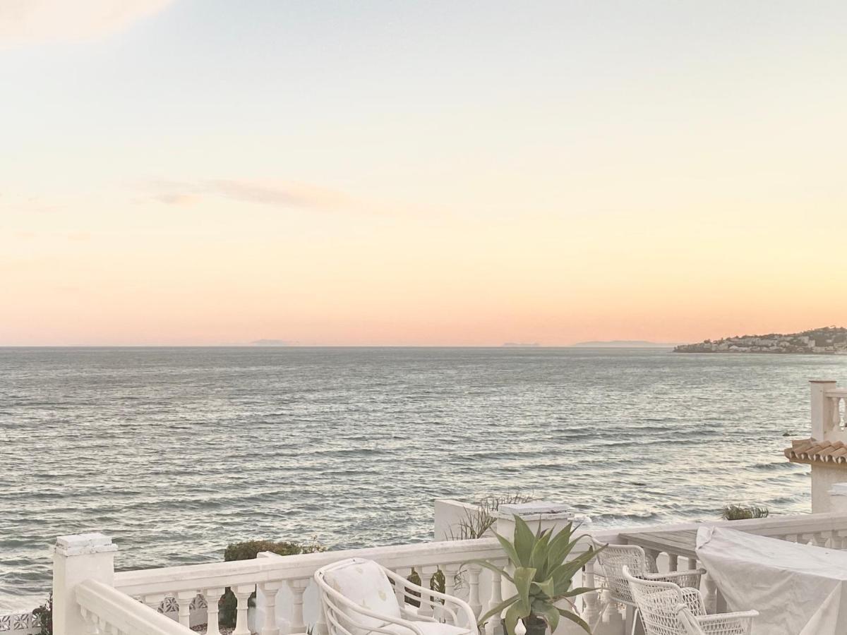Sea Views! 3 Bedroom Villa, Sleeps 6 *