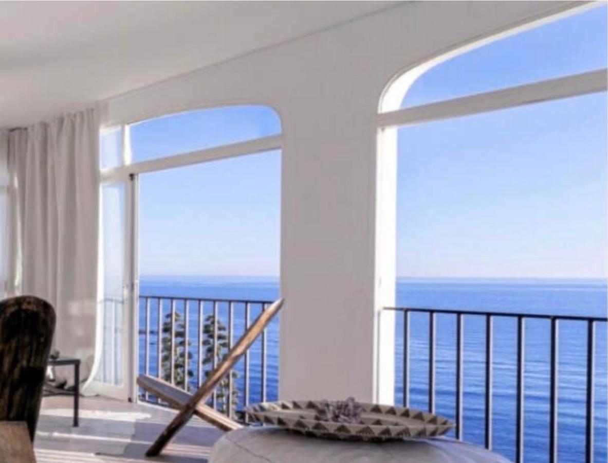 Villa Sea Views! 3 Bedroom Villa, Sleeps 6 *